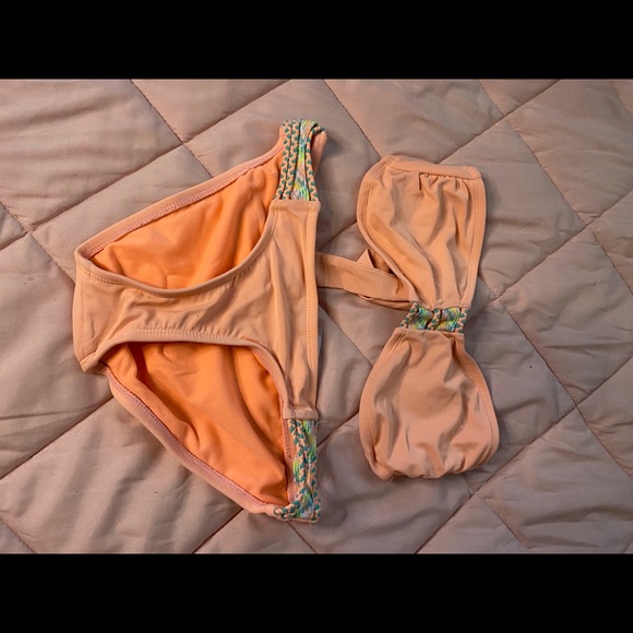 Clothes - Picture 1 of 3